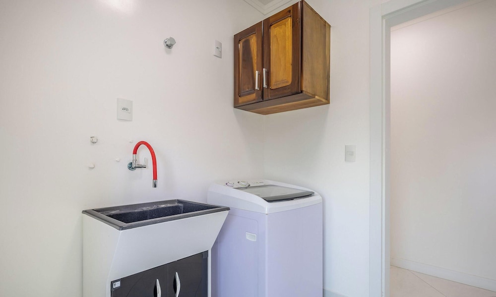Apt w/ BBQ & Balcony, 450m From the Beach Sit1202