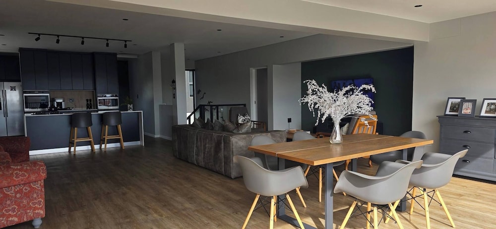 Seaside Retreat in Langebaan With Hot Tub and BBQ