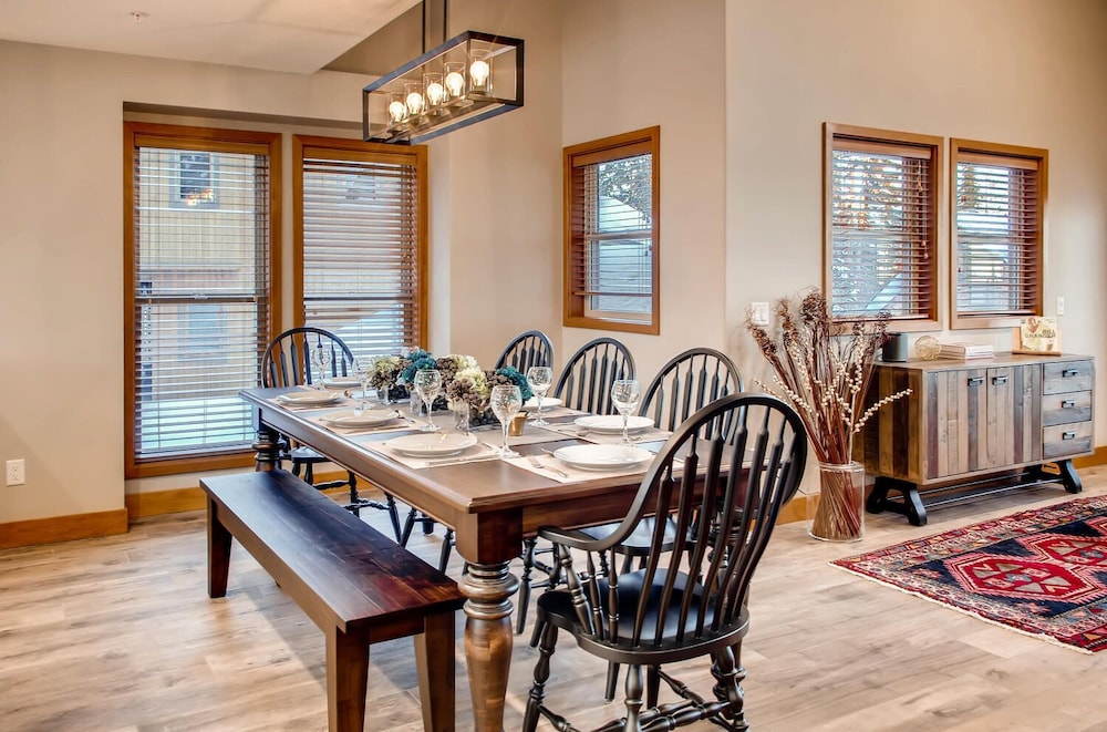 385 Moonshine Crescent by Okanagan Premier