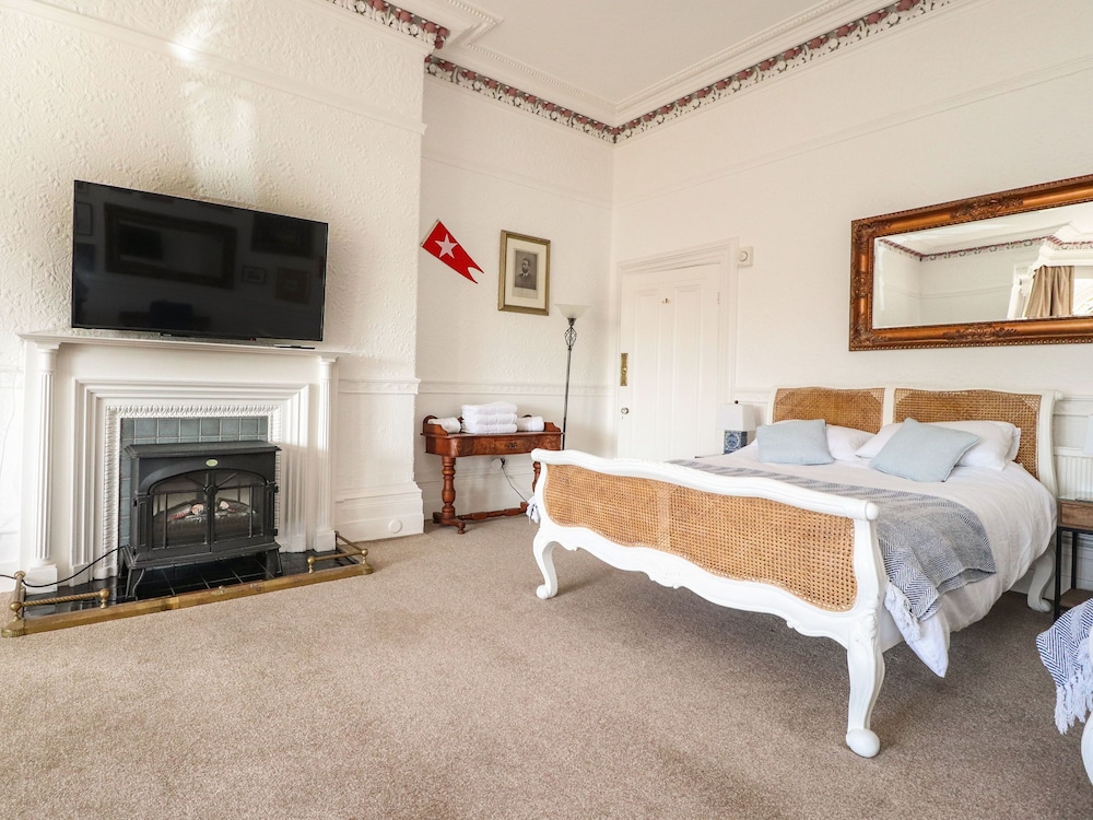 Ismay Dining Room Suite - Titanic Interest