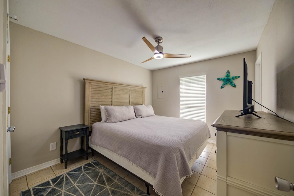 Peaceful Condo in Gulf Shores With Outdoor Pool view 5