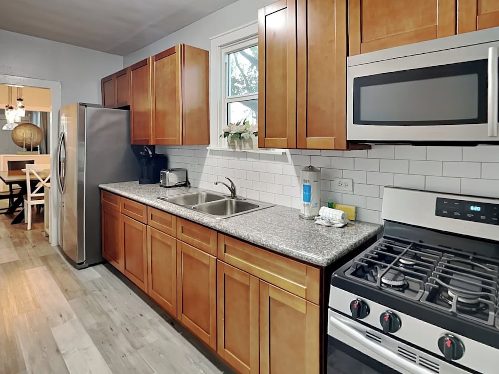 Pleasure Pier Retreat Manor by Ryson Vacation Rentals