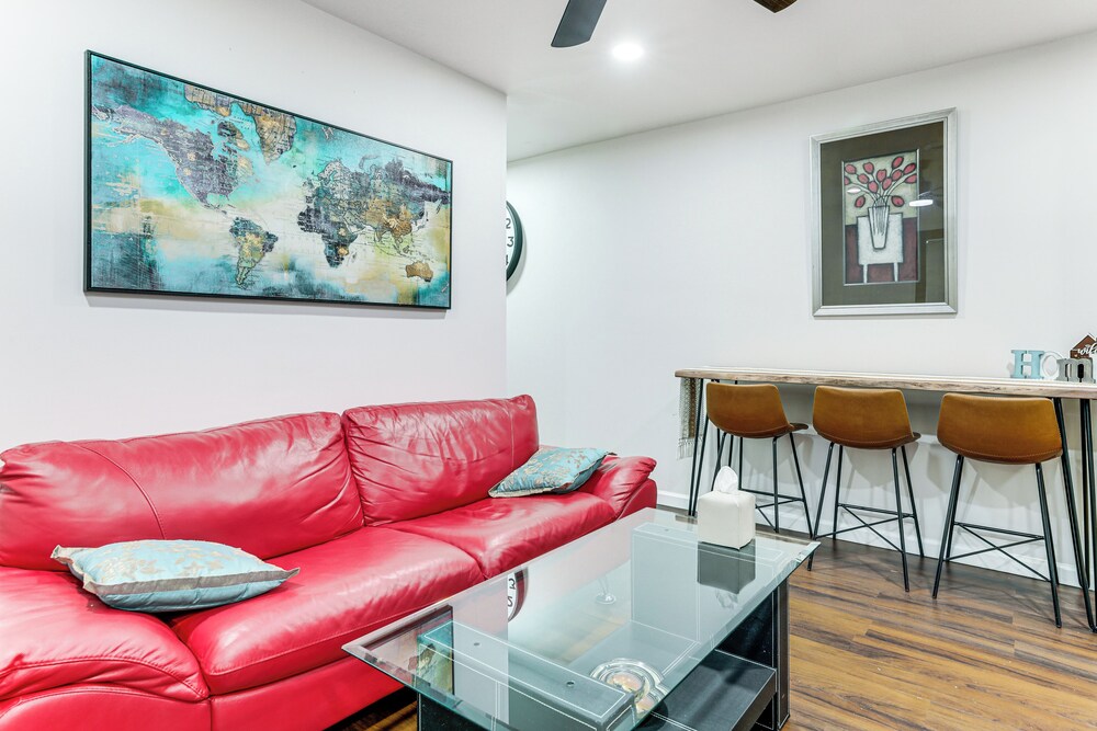 11 Mi to Marietta Square: Modern Apt w/ Yard!