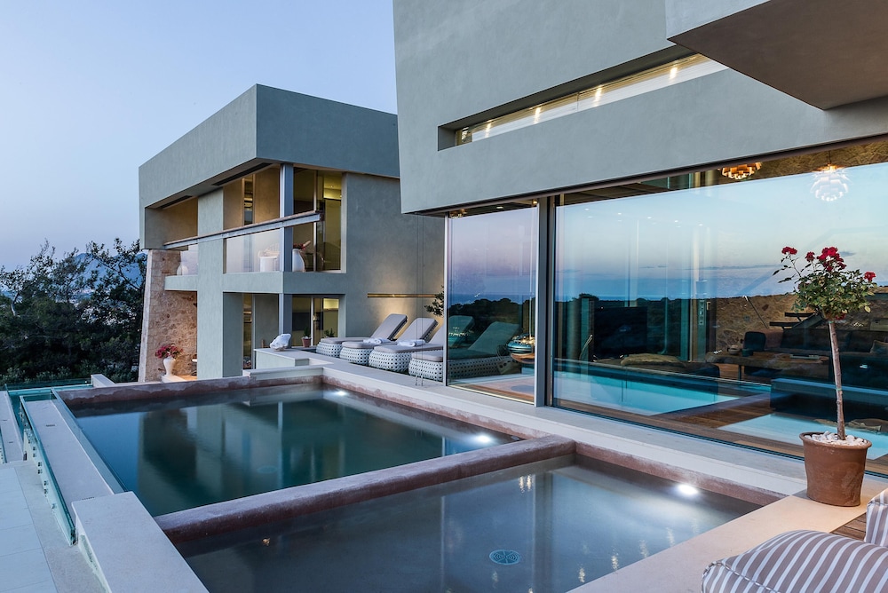 Villa Charlotte by CuraVillas Collection