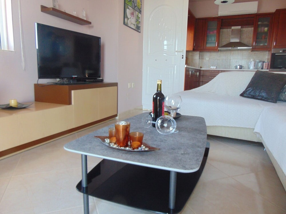 Comfy Beachfront Litinas Casa With Seaview