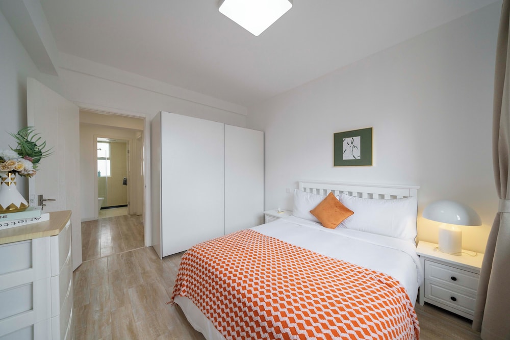Tyms Tianshan 4BR 2BA APT Residence