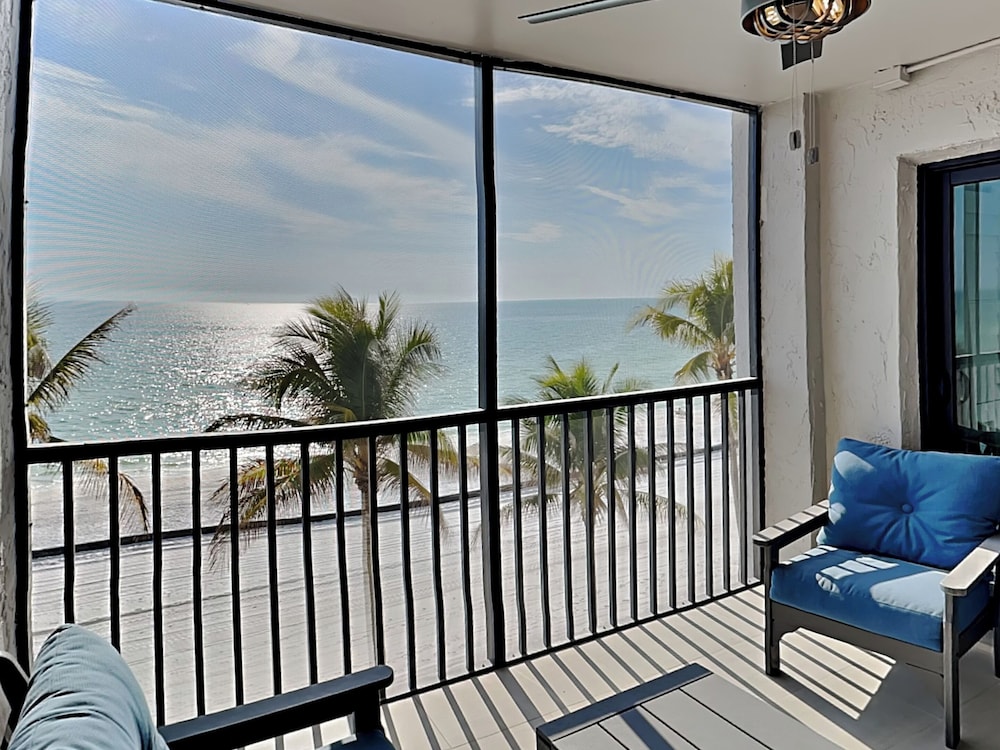 Seaside 4 by Distinctive Beach Rentals