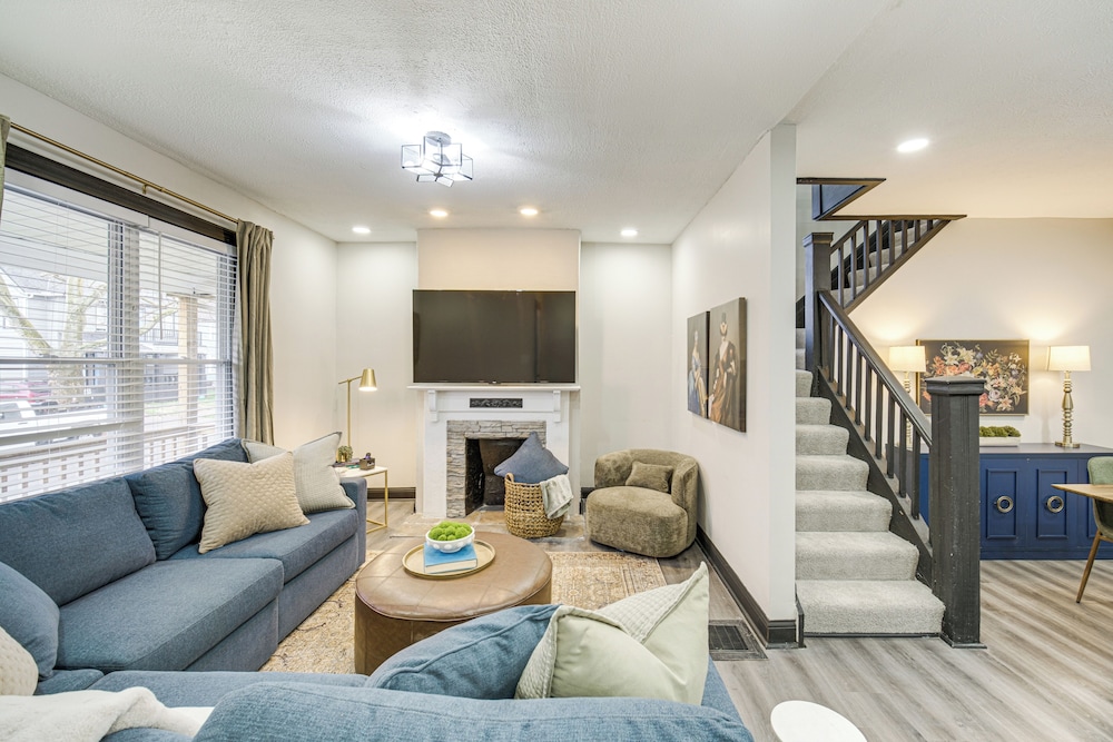 4 Mi to Dtwn: Modern Retreat w/ Yard in Cleveland