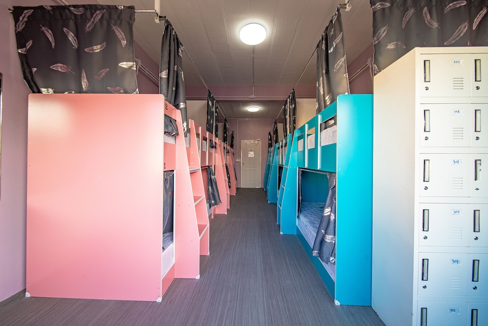 UrbanNest Hostel