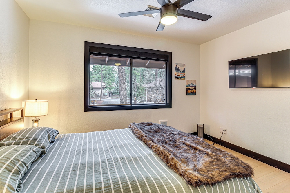 Sledding Thrills & Fireside Warmth: Pinetop Home