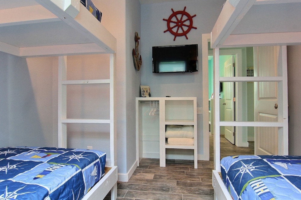 Seahorse Shanty OV32