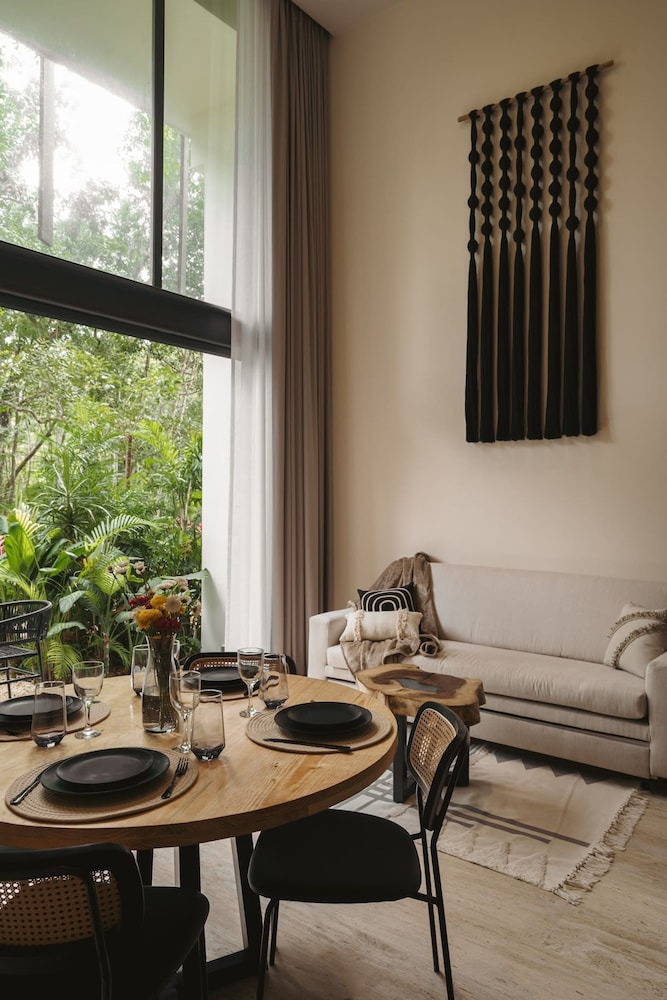 Gorgeous Loft Jungle Views and Premium Amenities