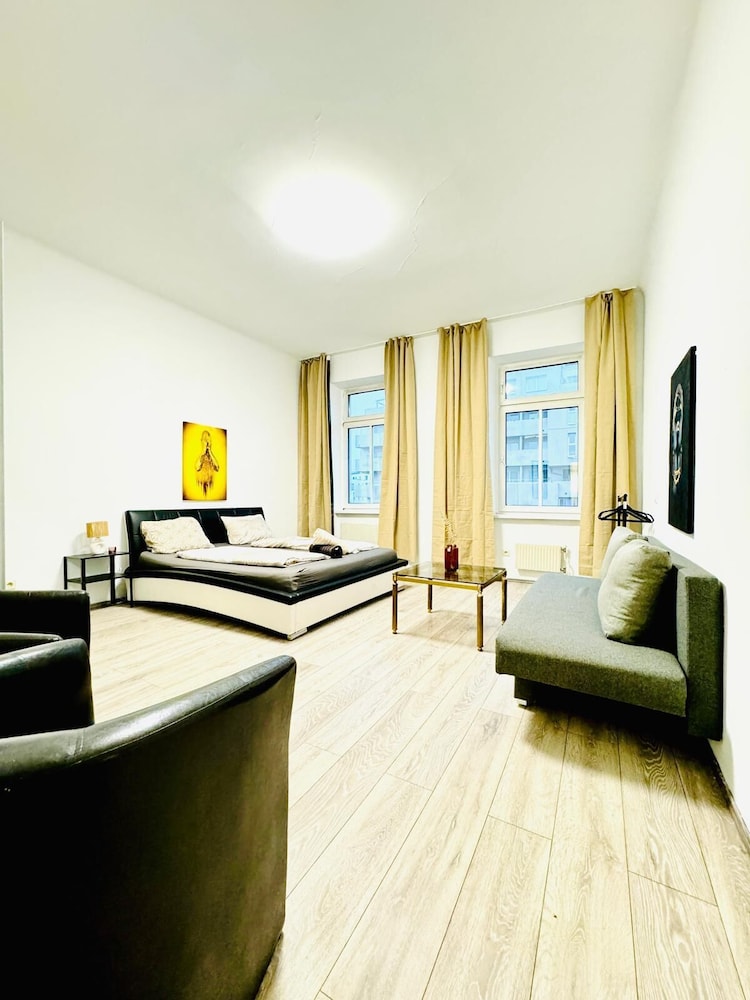 Affordable Cozy 3BR Apt Near FAC Platz