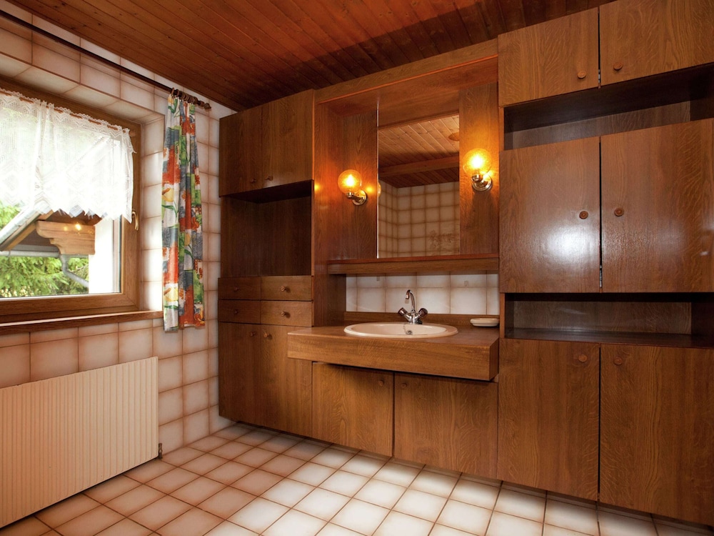Apartment in Pettneu Near St. Anton Ski Slopes view 3