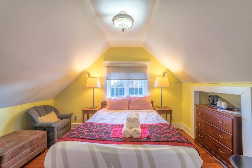 West Broadway guesthouse