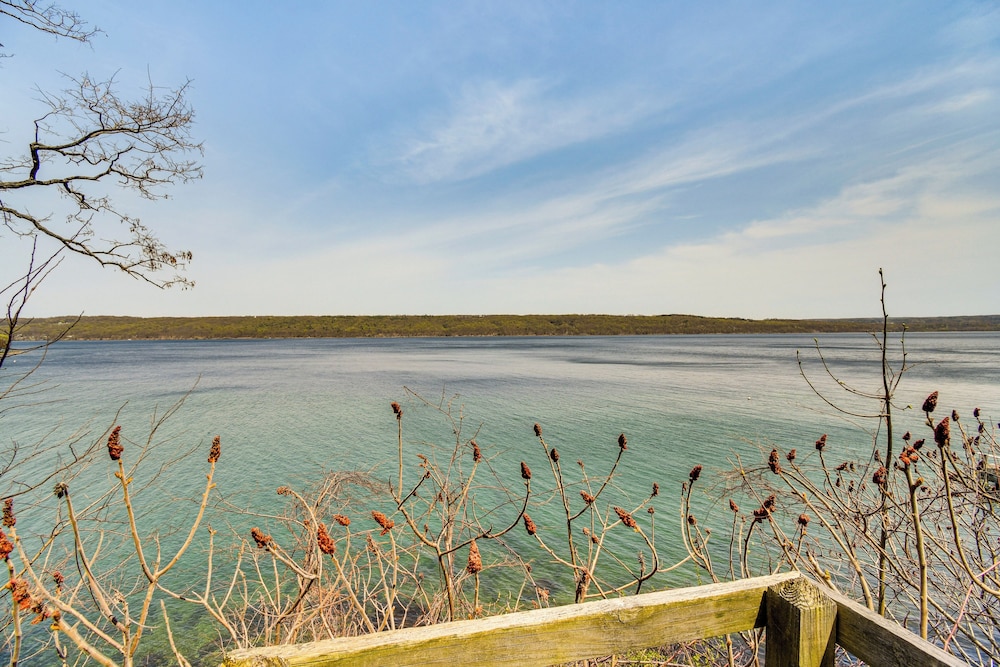 < 1 Mi to State Park: Trumansburg Cottage w/ Deck!