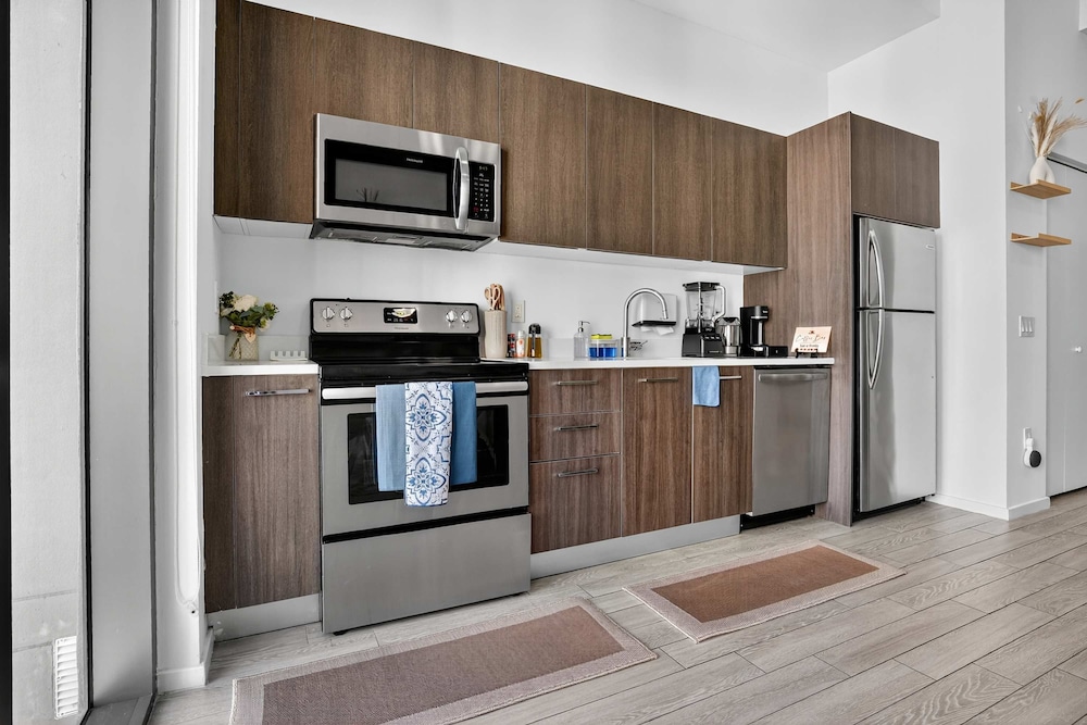 CBD Luxepad Penthouse Studio 1 King Bed Gorgeous Bay Views Pool Hottub Gym Restaurants