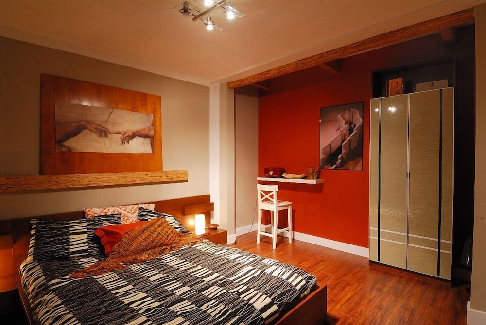 Commercial Drive Accommodations