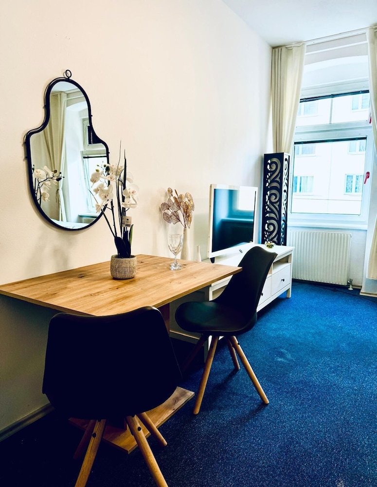 Spacious 7BR Apartment Prime Location