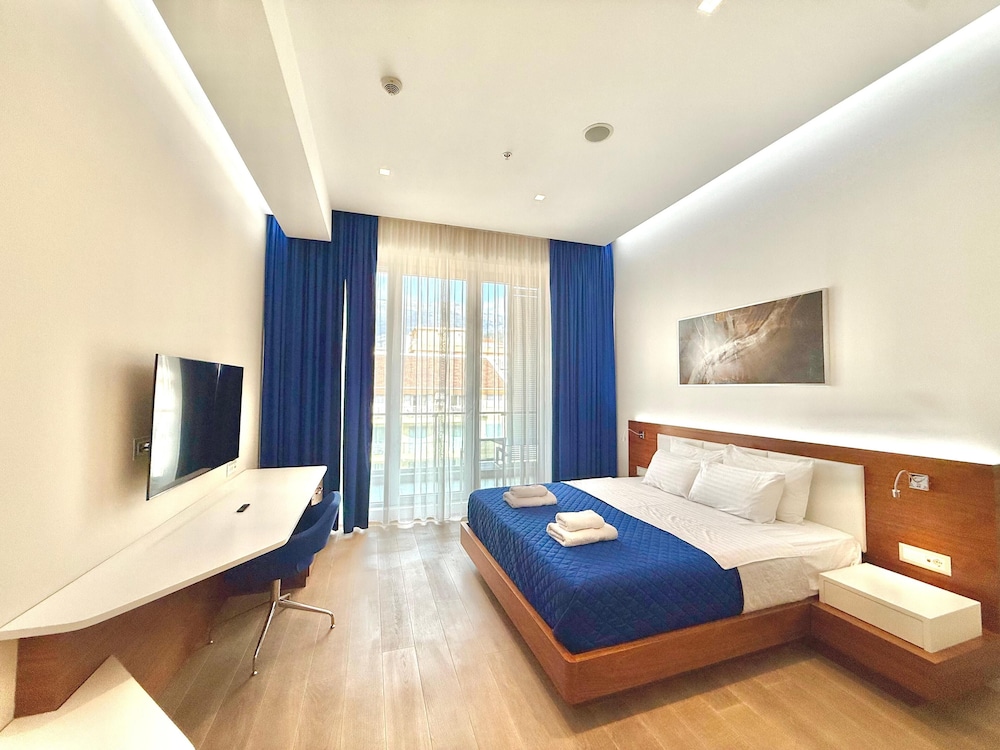 Condo Studio Plaza