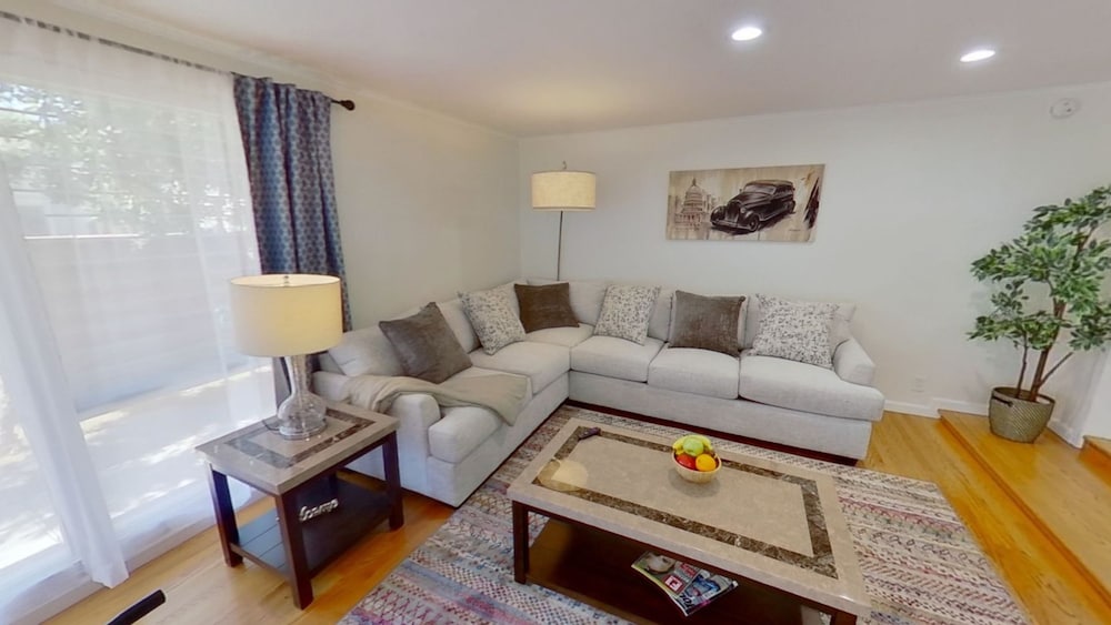 Disneyland Renovated 3BR Fullerton House w Garage Fenced Yard p56