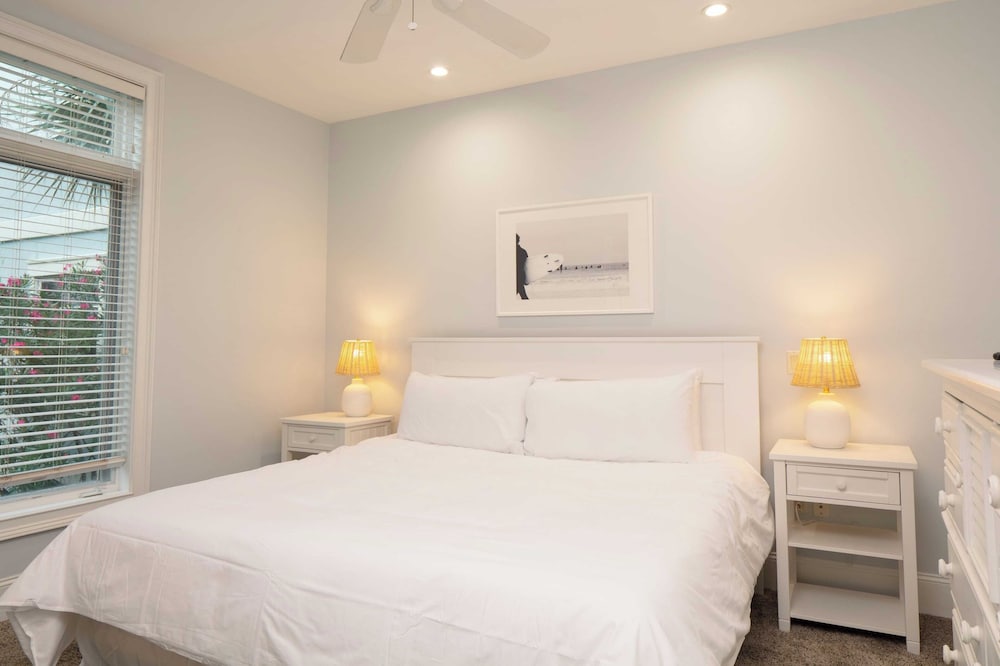 Sleeps 38 2 Homes, Steps to the Beach, Private Pool + Hottub, Game Room, Views