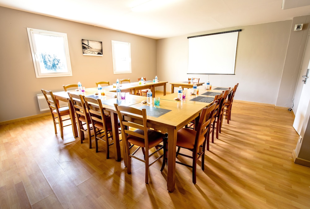 Chalon-Sur-Saone Vacations - Logis Hotel de la Thalie - Property Image 3