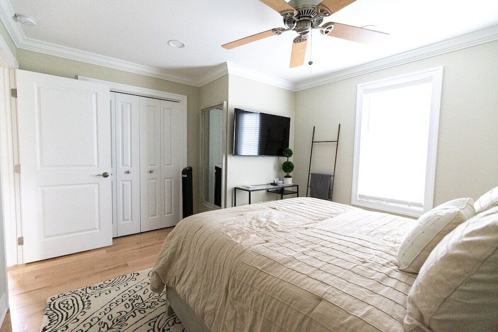 Third Coast Hideaway - Saugatuck - Douglas Downtown Area - Spacious & Spotless