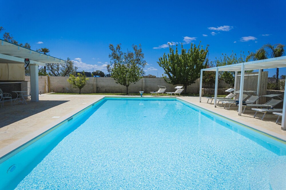 Villa El Capitano With Garden and Pool