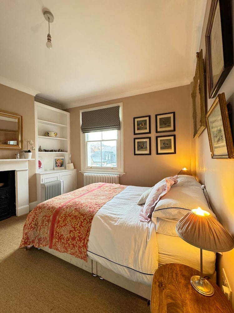 Homely Flat W/terrace, 3 Mins to Battersea Park