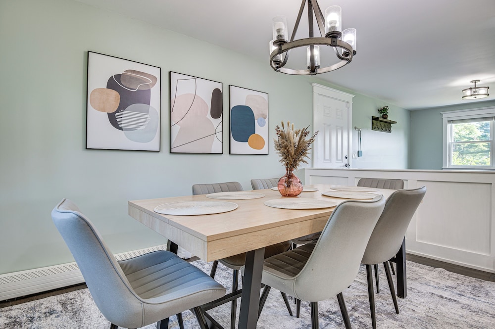 Golf, Hike & Explore: Family Home in Pembroke!