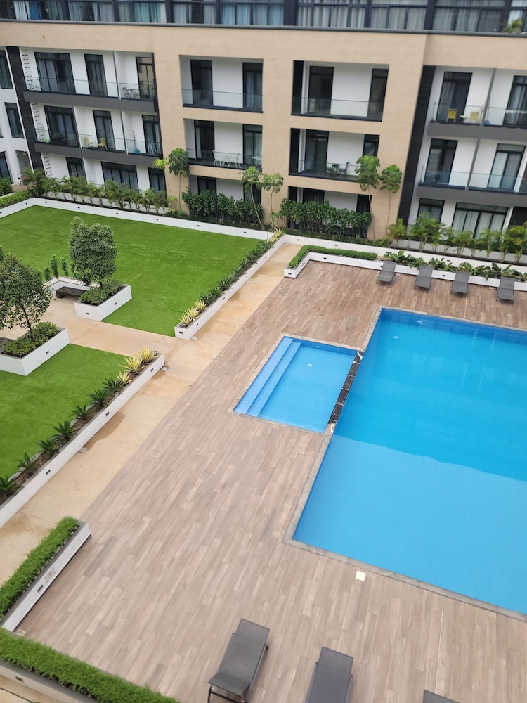 EBS LEGENDS TWO BEDROOM EMBASSY GARDEN view 3