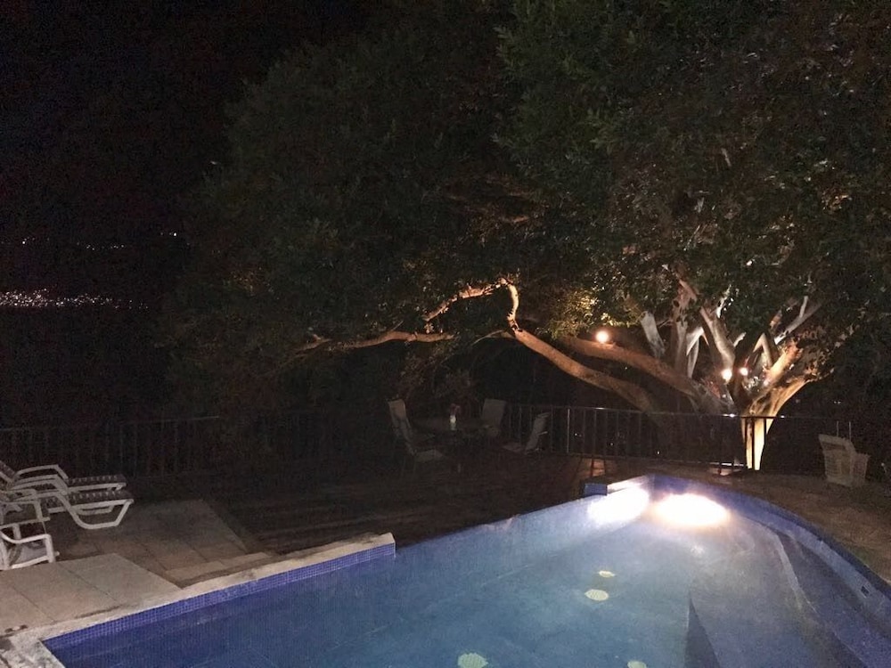 Beautiful Lake House Atitlan AT001