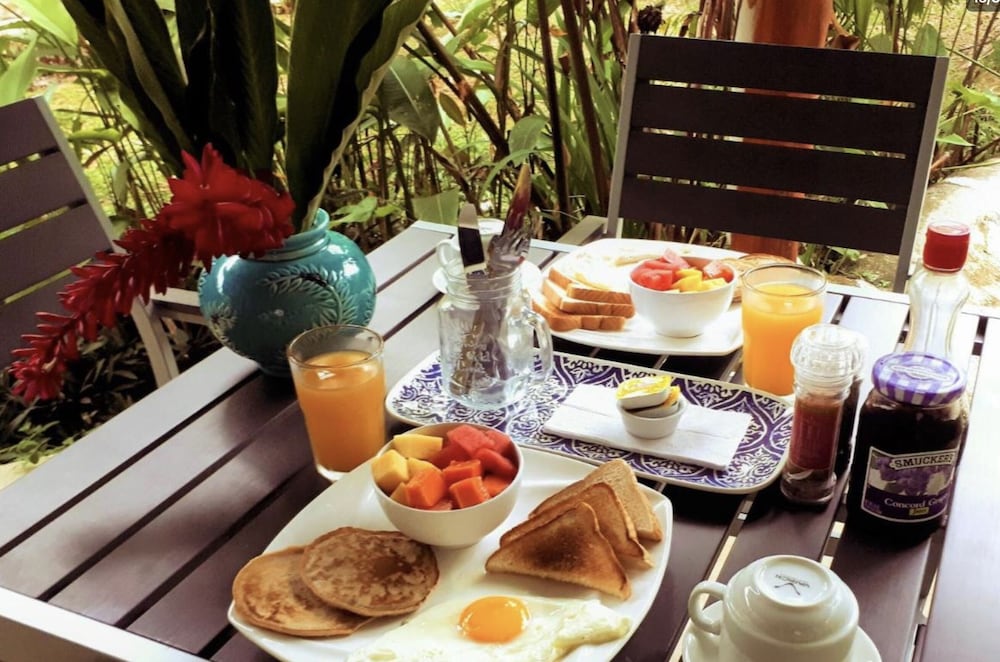 Playa Bluff Hotel