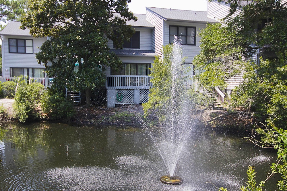 Hilton Head Island Condo w/ Deck < 1 Mi to Beaches view 5