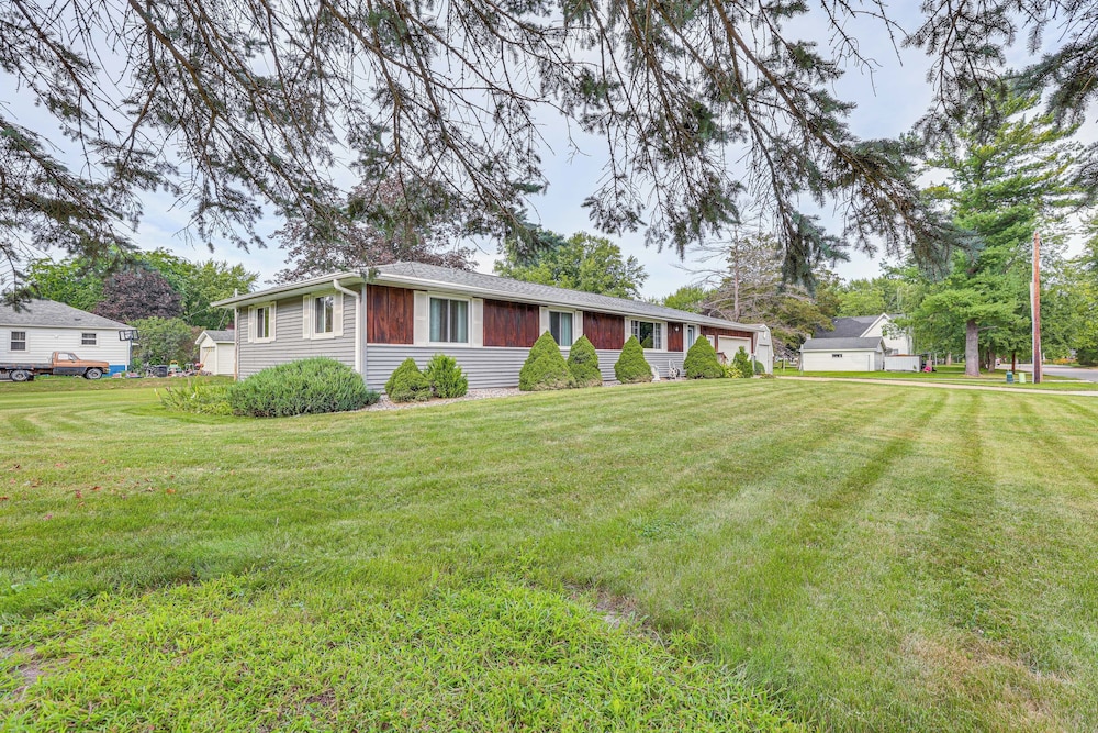 12 Mi to Castle Rock Lake: Serene New Lisbon Home!