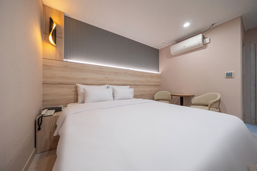 Hwajeong Hotel jun