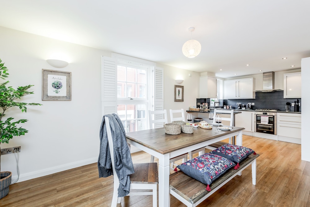 Large Apartment near Windsor Castle view 5