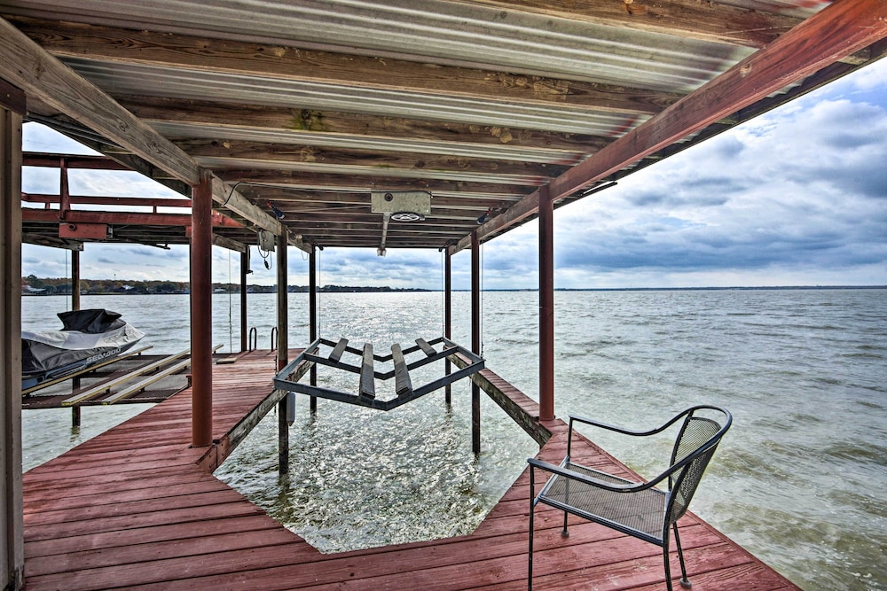 Gun Barrel City Home w/ Private Deck & Fire Pit view 4