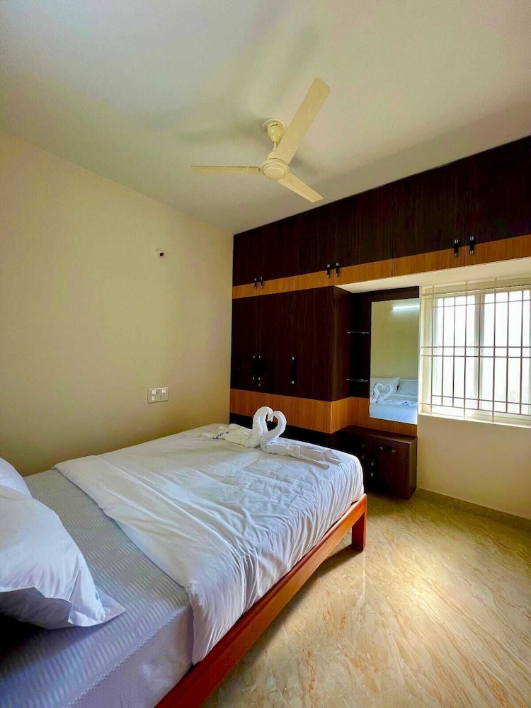 Queen's Hotel Service Apartment Salem