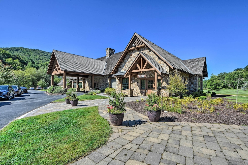Stunning Dillard Home w/ Yard in Sky Valley! view 5