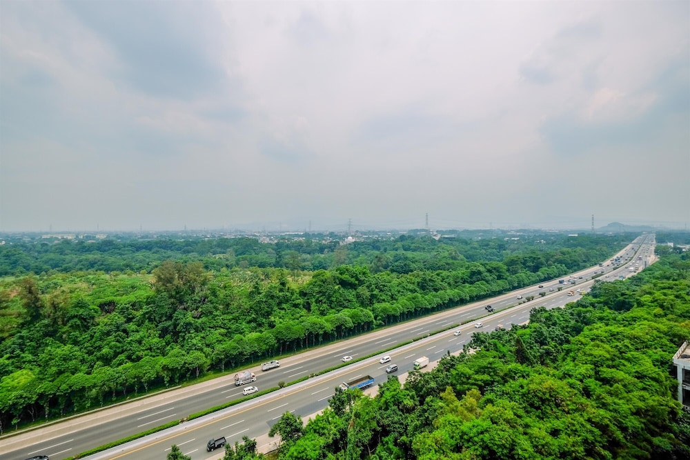 Nice and Comfort Studio at 25th Floor Podomoro Golf View Apartment