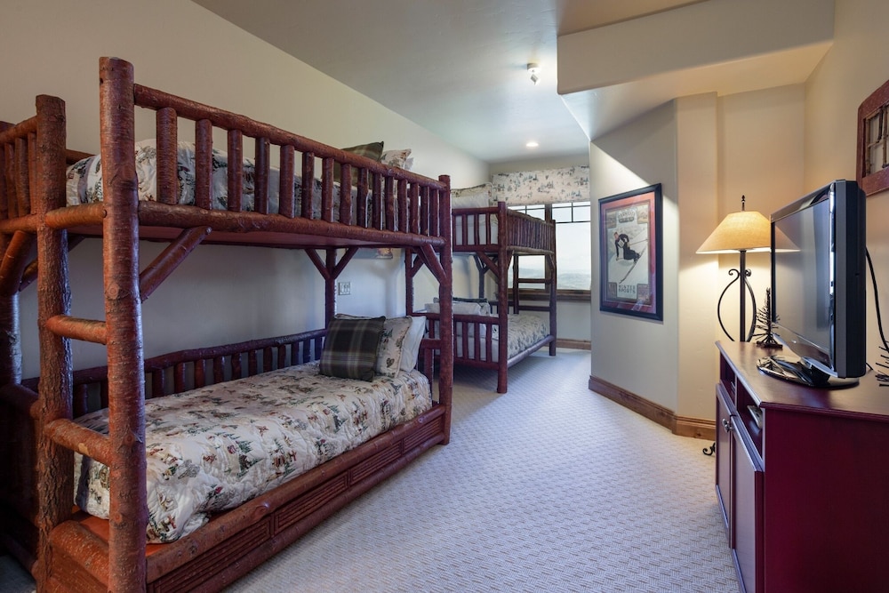 Grand Lodge - Penthouse #406 - Ski-in/out 5 Bedroom Condo