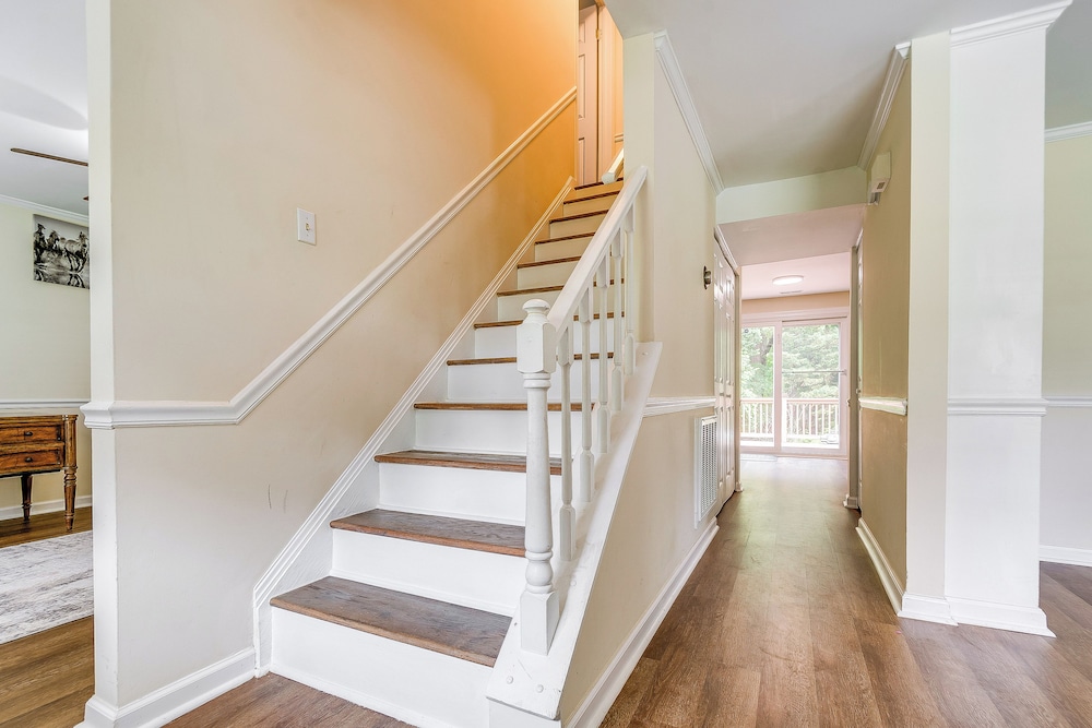 3 Mi to Dtwn Cary: Family Home w/ Deck!