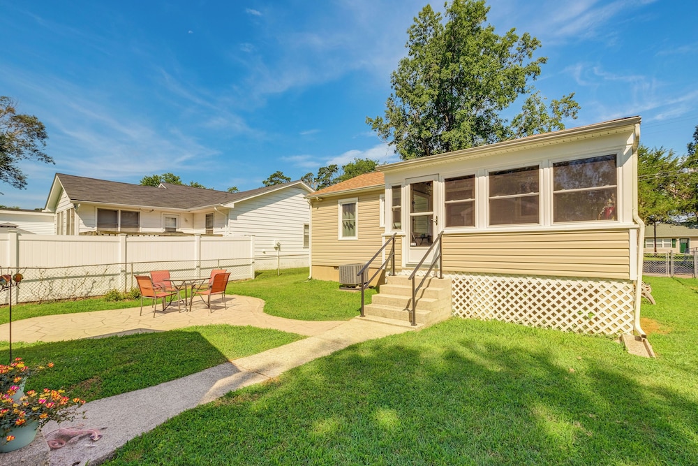 < 1 Mi to Colonial Beach: Coastal Gem w/ 2 Porches