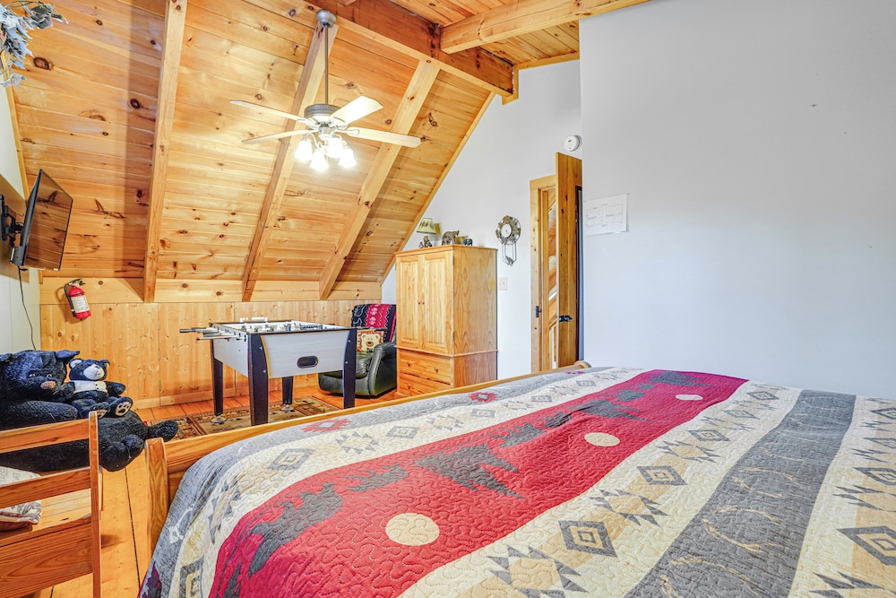 Sevierville Angler's Cabin w/ Pond Access!