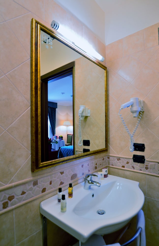 Hotel Tito Serranò