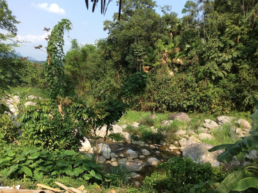 Dong Que Homestay-Tours-Motorbike, Car rental, Hiking