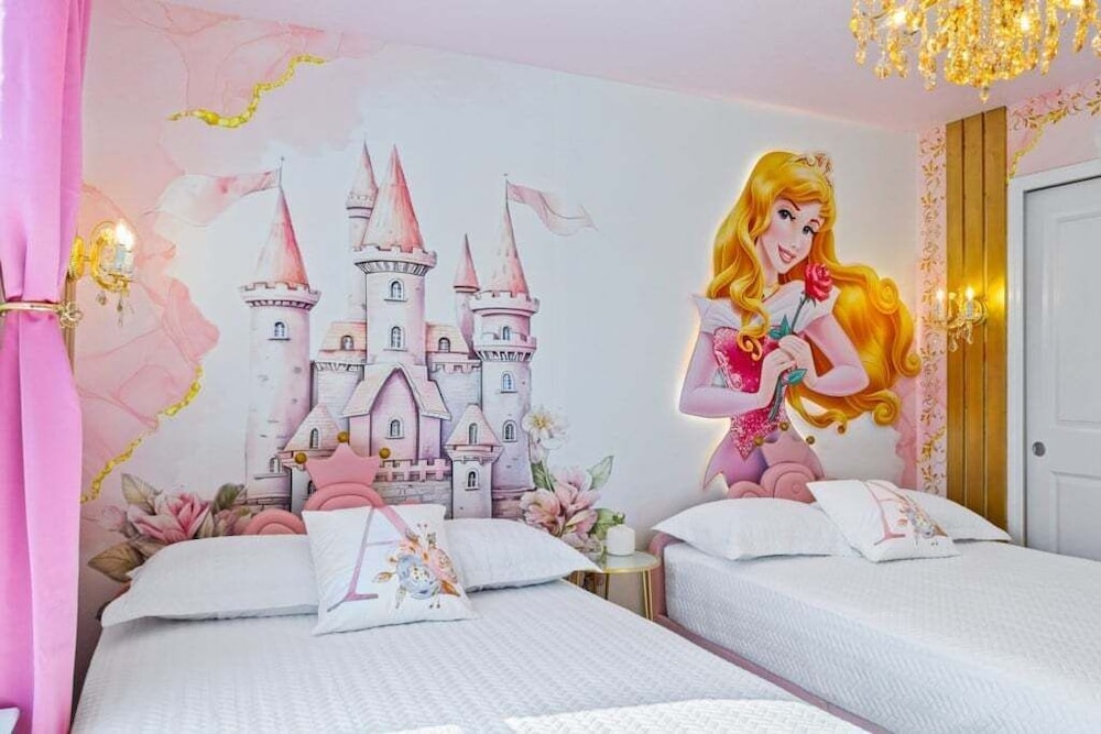 Disney's Castle Mania Home! 7 Bedroom Villa