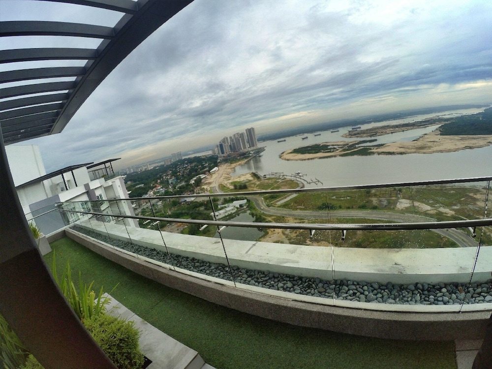City Living with Panoramic Sea Views at Danga Bay